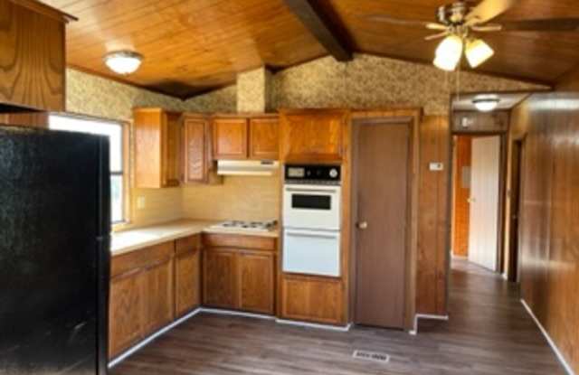 915 E Dee St. - 915 Dee Avenue, Whitney, TX 76692