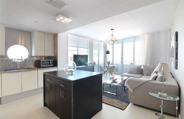 225 Collins Ave - 225 Collins Avenue, Miami Beach, FL 33139 225 Collins Ave - 225 Collins Avenue, Miami Beach, FL 33139