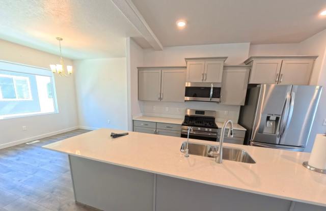 Lexington Townhome - Orem Gallery 3
