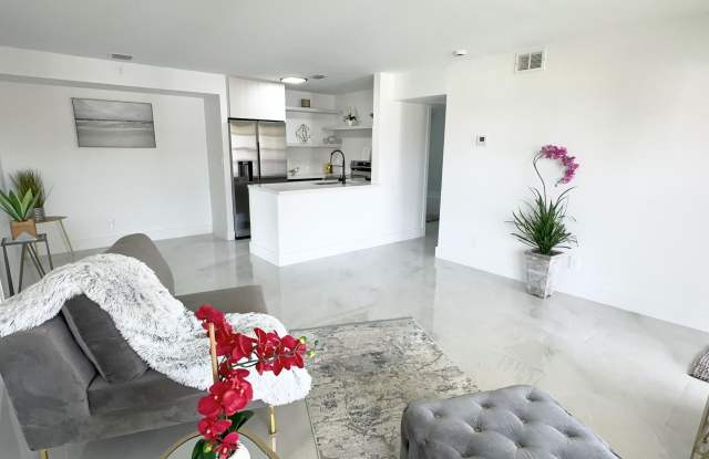 10033 Winding Lake Road unit: 204 photos photos