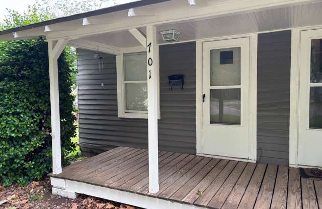 Remodeled 1 bedroom 1 bathroom duplex house with central heat and air in Edmond, OK photos photos