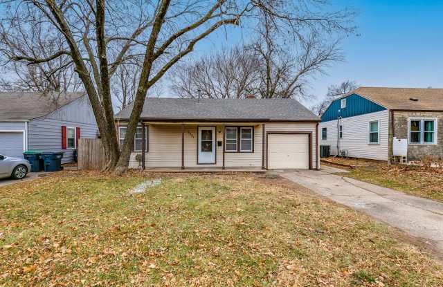 Large 2 Bedroom Home with Den! photos photos