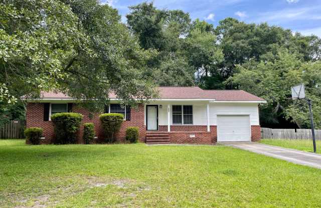 Country Living! Brick Ranch! - 215 Country Road, Piney Green, NC 28546