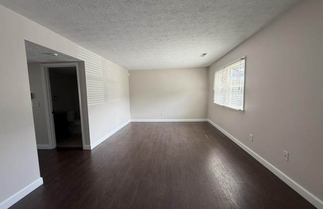 405 Spruce Gallery 2