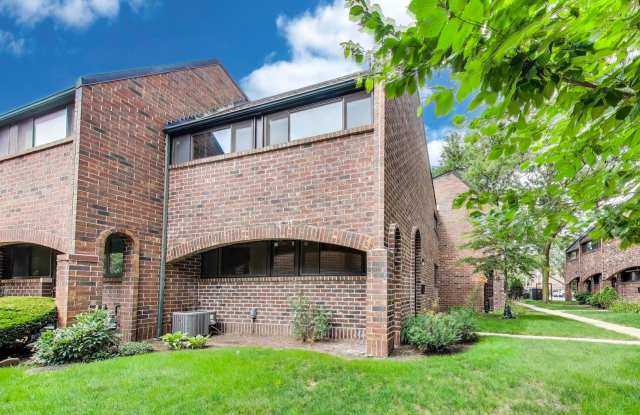UIC Area 3-Bedroom Checks All the Boxes photos photos