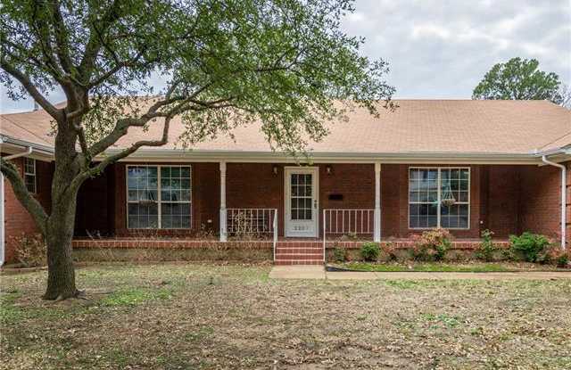 2207 Houston Place Gallery 3