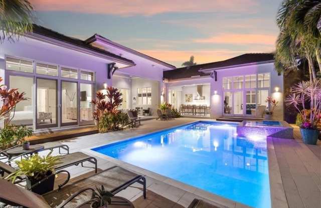 425 Harbour Dr Gallery 2