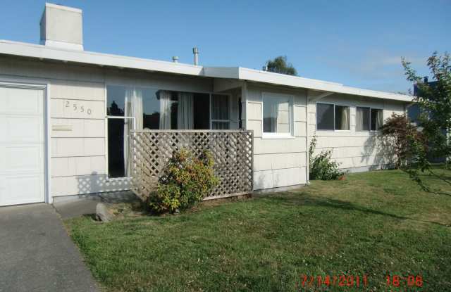 Single Level Home in Arcata-Pet Friendly Gallery 3