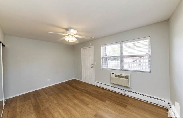 4547 N Dover photos photos