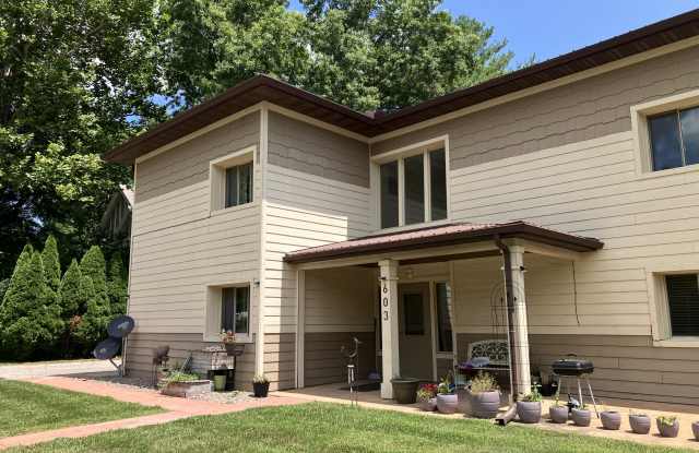 603 North State Street - 3A Gallery 1