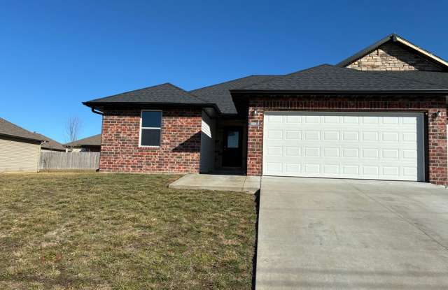 Beautiful 3 bedroom, 2 bath, 2 car garage duplex in Ozark! Spacious, granite with open / split bedroom floorplan! photos photos