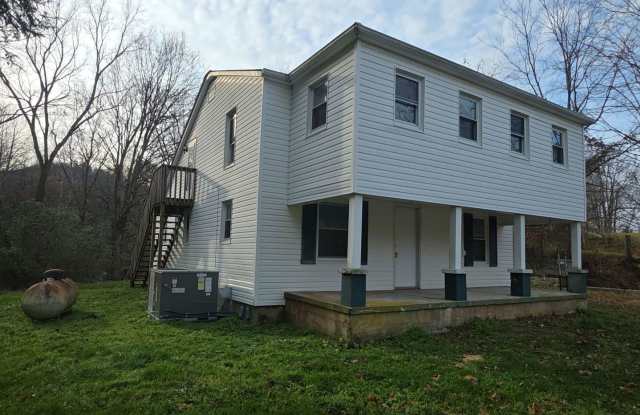 Remodeled 5-Bedroom Farmhouse with Modern Updates and Peaceful Country Setting in Sparta photos photos Remodeled 5-Bedroom Farmhouse with Modern Updates and Peaceful Country Setting in Sparta photos photos