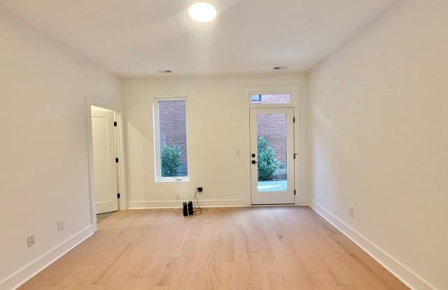Luxurious New Construction 3BD, 4BA Downtown Durham Townhome with a Rooftop Terrace and Easy Access to Shopping, Dining, Duke Gardens, and More! Gallery 4