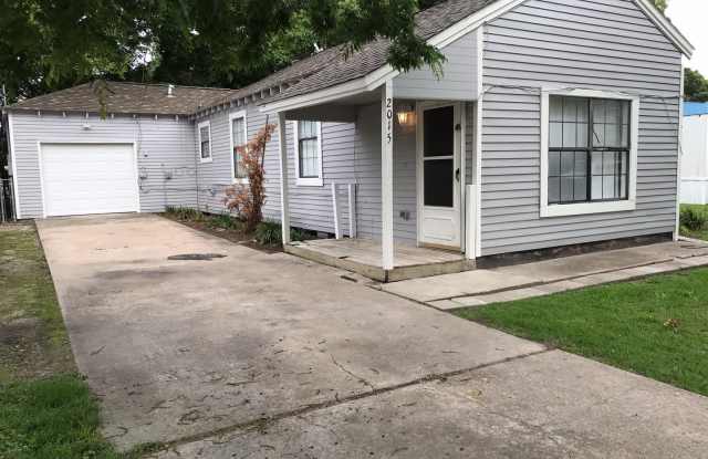 BEAUTIFUL HOME IN A GREAT LOCATION, JUST REMODELED, MOVE IN READY! - 2015 Bayou Road, La Marque, TX 77568