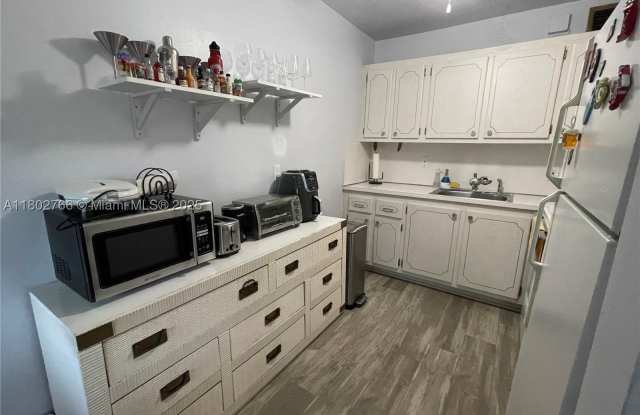 279 Markham M Gallery 2