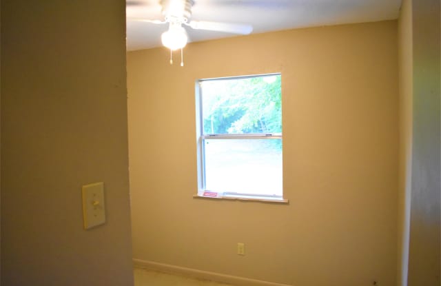 2005 Railroad St. Gallery 4