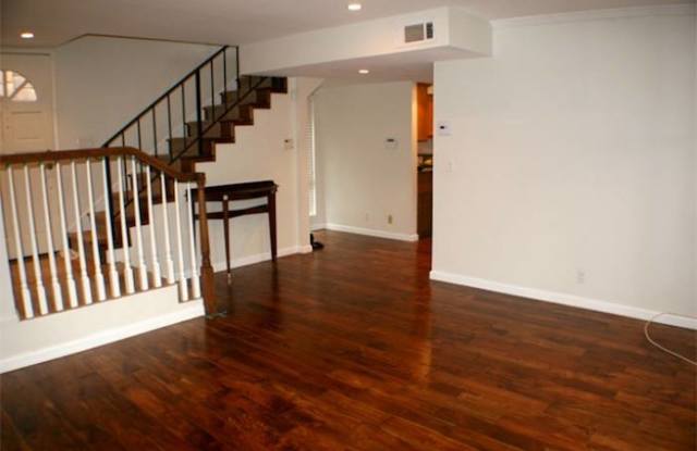 Light and Bright Two Story Townhome! photos photos