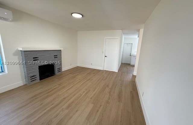 1123 N 17th Ct Gallery 3