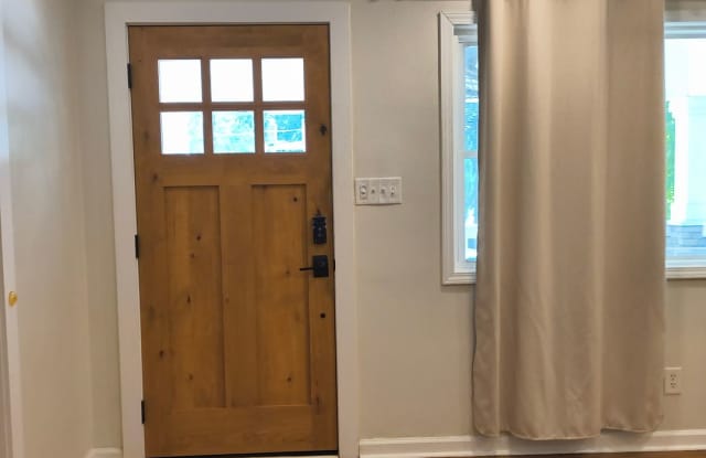 Stunning Renovated Bungalow For Rent In Highly Sought After Edgewood Neighborhood! Only $3,750.00 Per Month!!!! Gallery 3