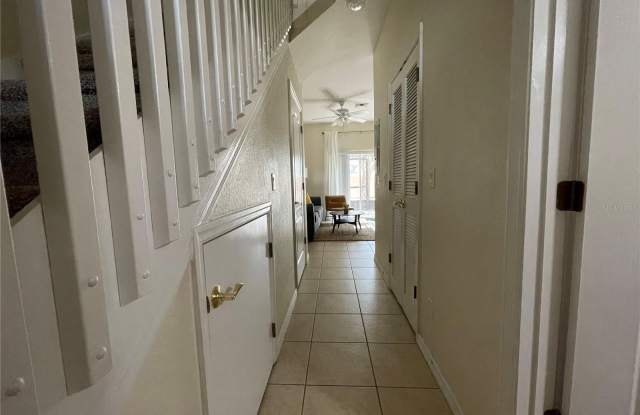 2432 CARAVELLE Circle Gallery 2