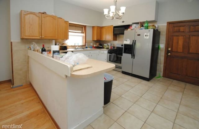 1995 W Roscoe St 2R - 1995 West Roscoe Street, Chicago, IL 60657