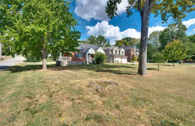 Awesome 2-bedroom, 1-bathroom home in the heart of Green Hills! Gallery 3
