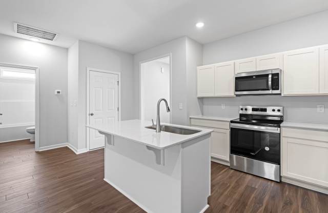 3 Bedroom Triplex in Smithfield! Gallery 4