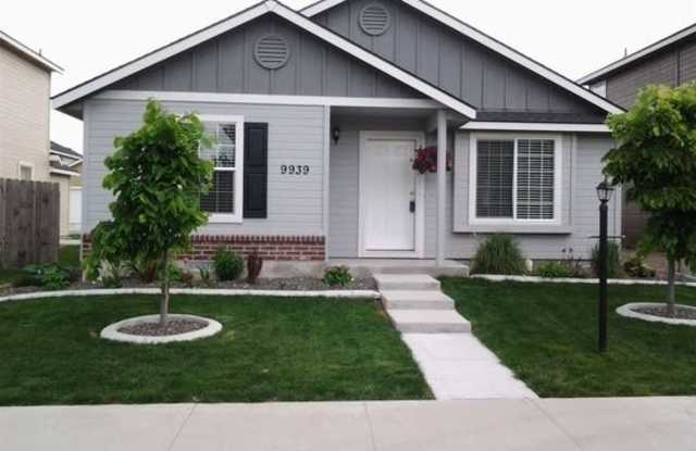 This home is just like new and move in ready! 9939 W Rustica. photos photos