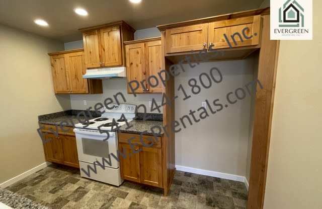 1012 SW Oliver Pl Gallery 3