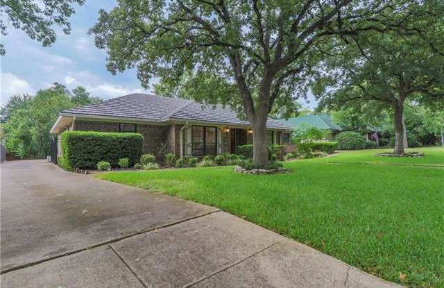 4608 Wooded Acres Drive Gallery 2