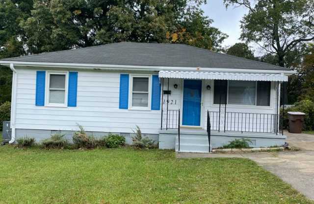 Updated 3 Bedroom- Convenient to Restaurants, Cone Hospital  Wendover Ave photos photos