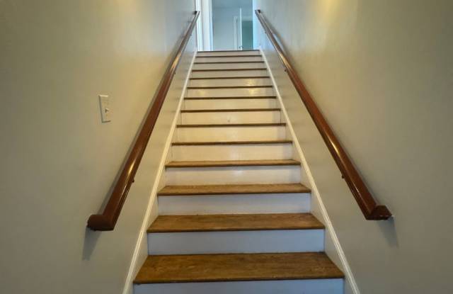 2 Bedroom 1 Bathroom Apartment in Rosewood - AMAZING Location! photos photos