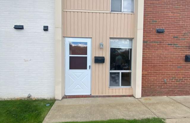 Moon Township - 2 Bedroom, 1.5 Bath Townhouse in Fox Hollow (Includes all utilities except electric) - 502 College Park Drive, Carnot-Moon, PA 15108