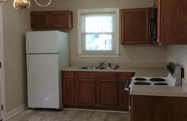 Lovely 3 Bedoom Ranch home with Private Backyard in Prime Raleigh Location Gallery 3
