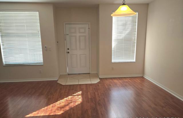 Gated townhome community Gallery 4