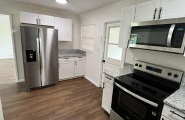Fully remodeled 4 bed 2 bath home Gallery 3