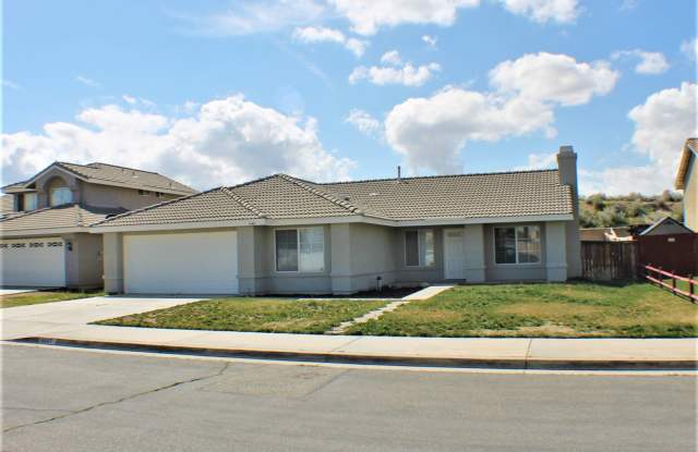 Roomy 4 bedroom home in Hesperia - 14441 Stone Creek Trail, Hesperia, CA 92344