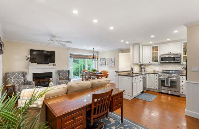 2 Bedroom, 1 Bath furnished Cottage Gallery 3