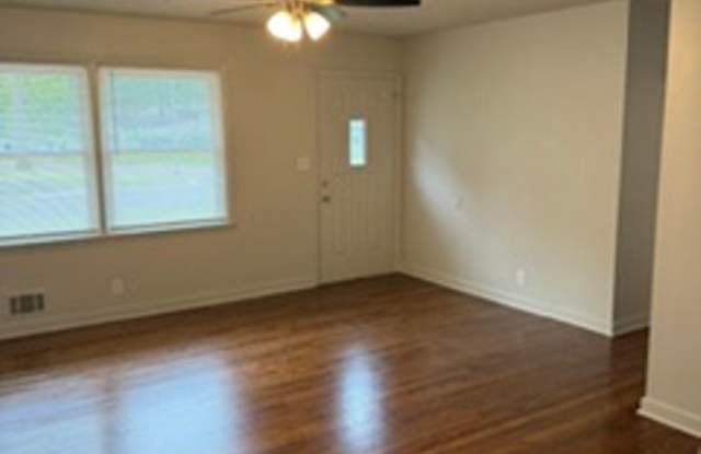 Beautiful Newly Remodeled 3 Bedroom Gladstone Home! Gallery 1