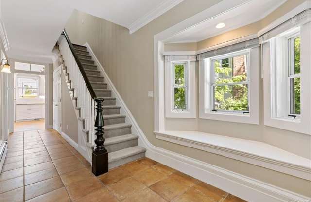 195 Broadway Gallery 4