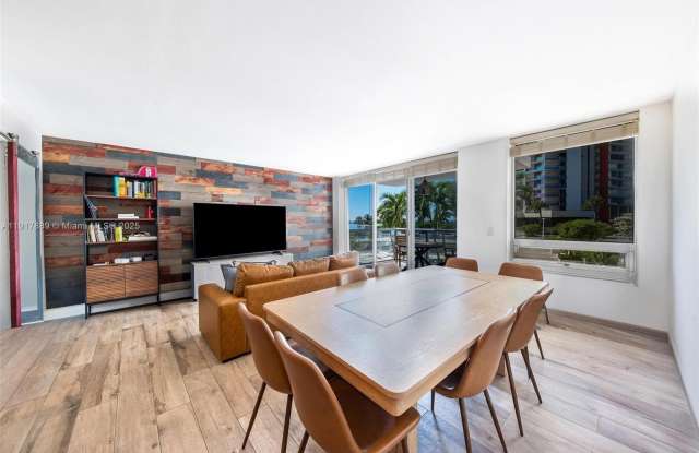 1541 Brickell Ave photos photos