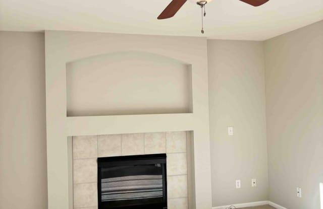 Spacious 4-Bed Home with Finished Basement| Pikes Peak Views Gallery 4
