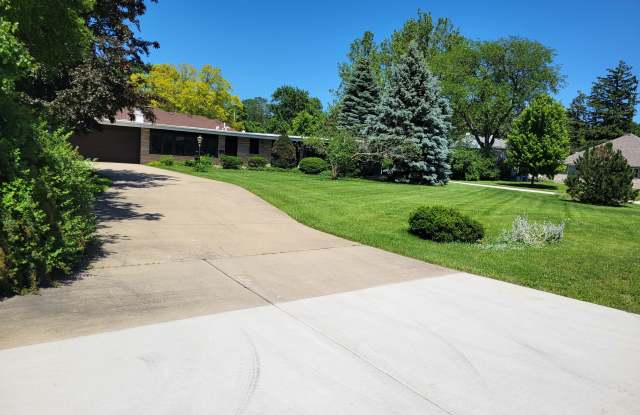 1633 Southlawn Pl. - 1633 Southlawn Place, Aurora, IL 60506