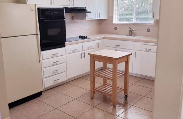 Age-Restricted Community 55+ 2 Bedroom - SUN CITY! Gallery 3