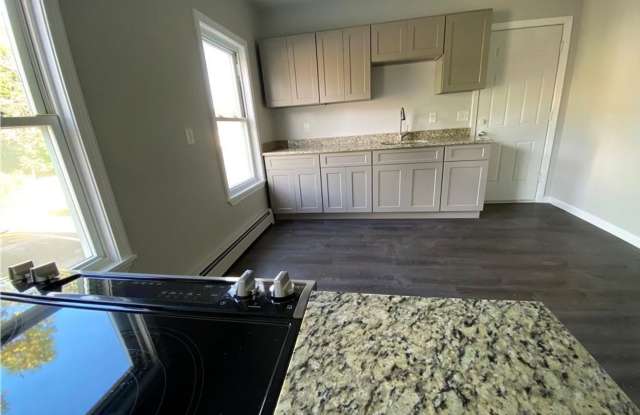 Newly Remodeled 3 Bedroom on 1st Floor Gallery 3