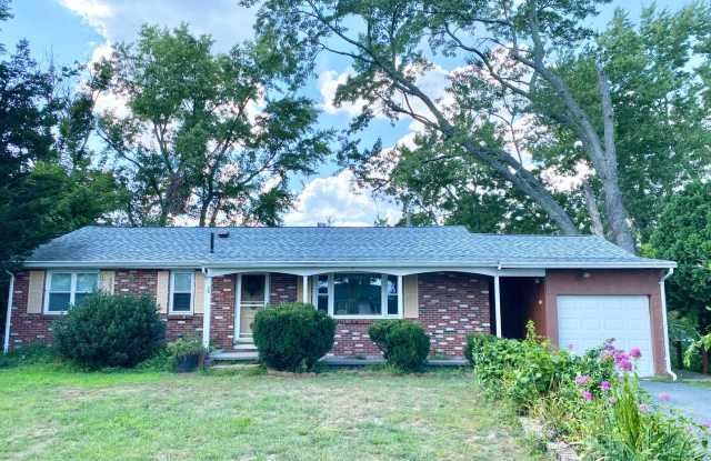 Riverfront 4 Bedrooms Single Family in Hadley! - 28 River Drive, Hampshire County, MA 01035