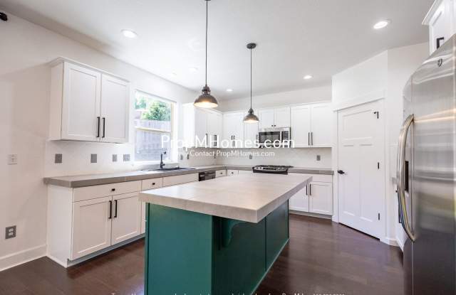 Updated Luxury 4 Bedroom Home on Mount Scott! photos photos