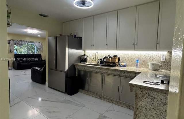 5157 NE 5th Avenue 1, Oakland Park, FL 33334 - 2462 photos photos