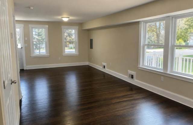 124 Wilson Avenue Gallery 3