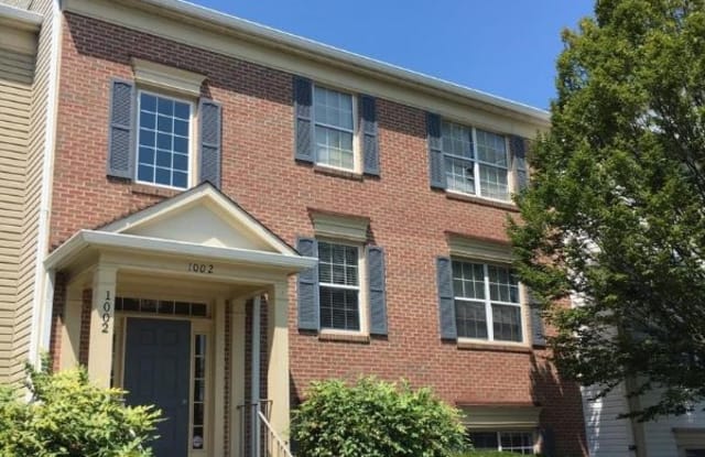 1002 Foxhunt Ter NE - 1002 Foxhunt Terrace Northeast, Leesburg, VA 20176